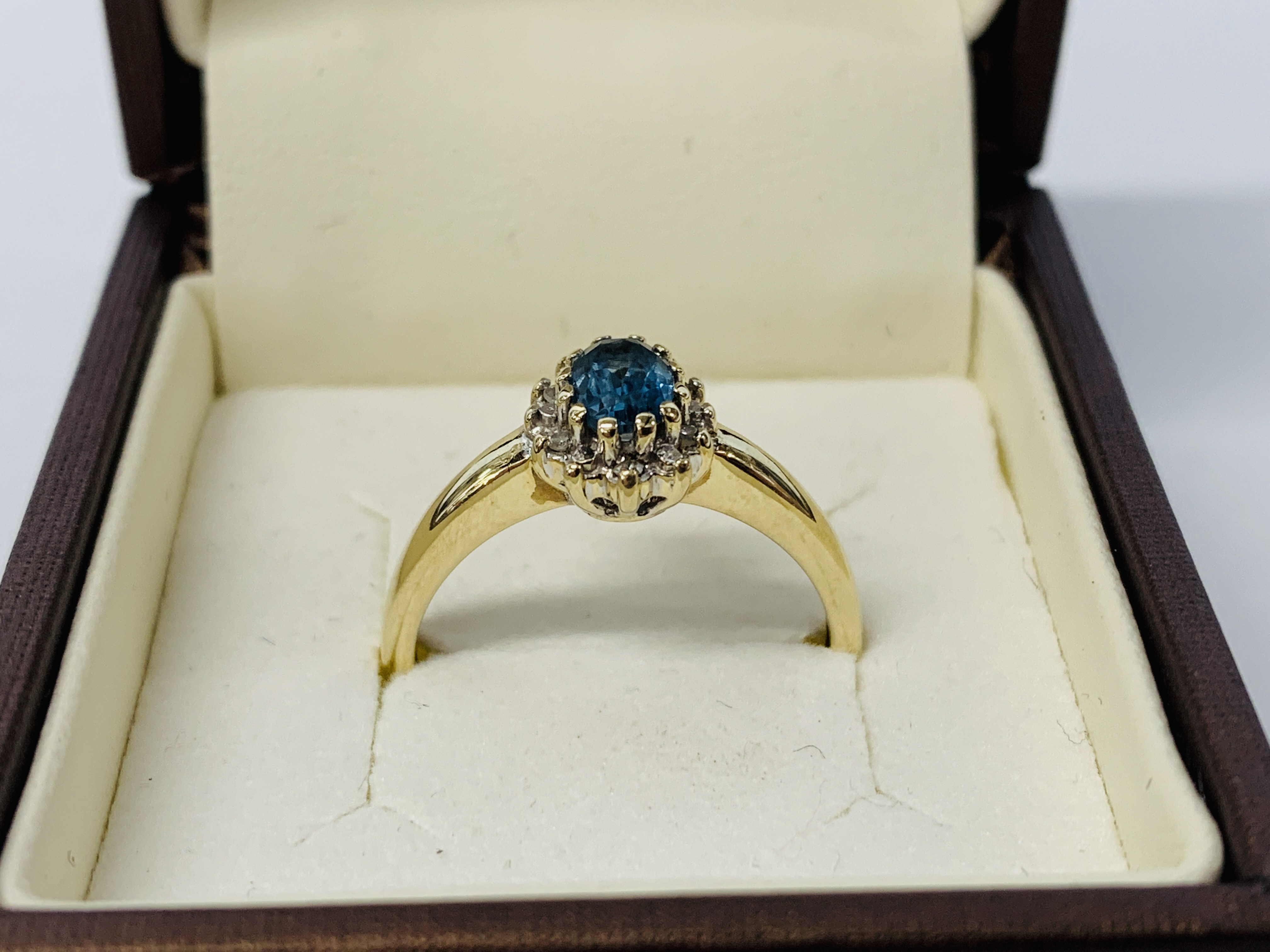 A 9CT GOLD CORNFLOWER BLUE SAPPHIRE AND DIAMOND RING - Image 3 of 8