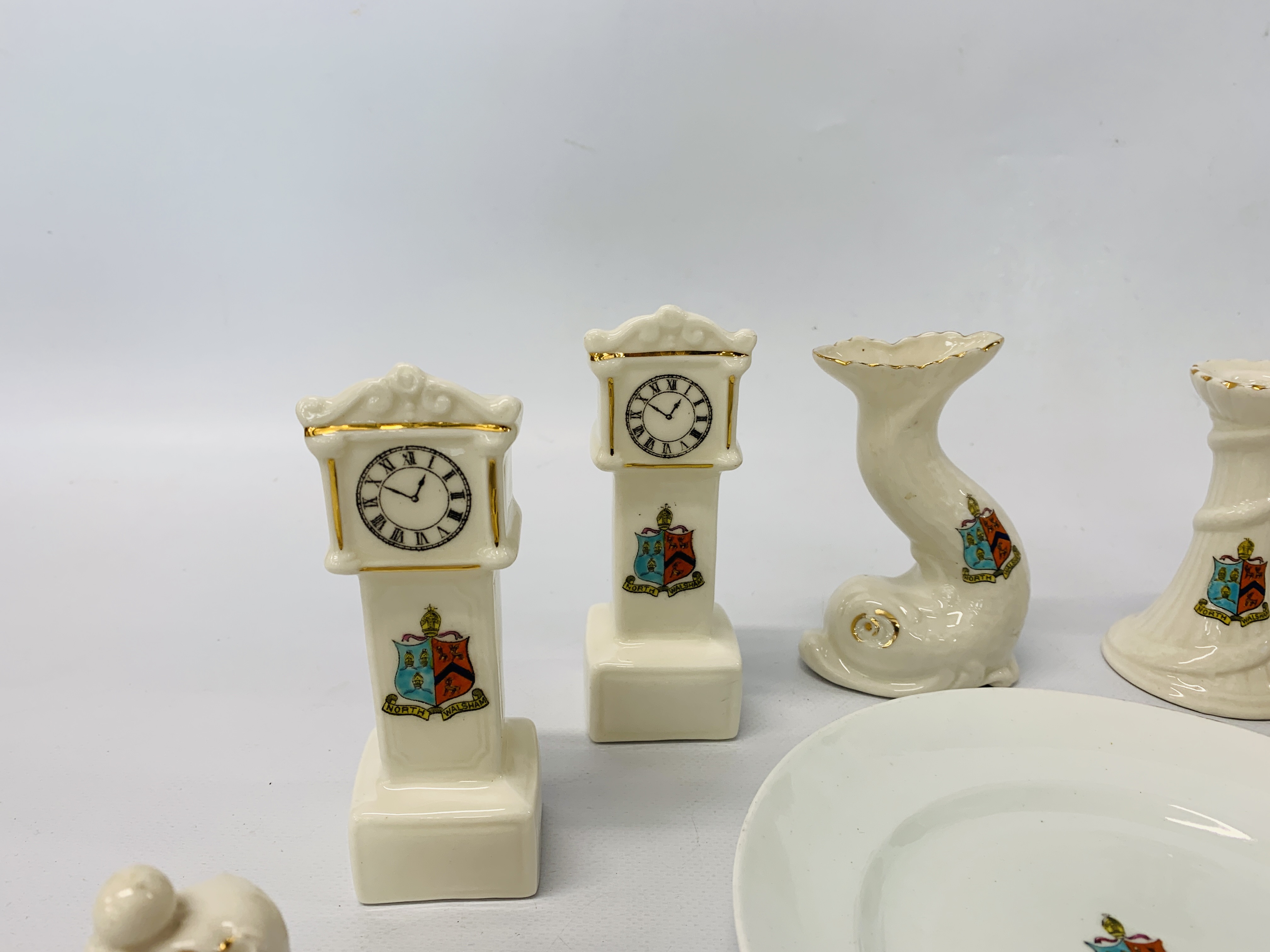 A COLLECTION OF APPROX 16 PIECES OF NORTH WALSHAM CRESTED WARE MARKED FLORENTINE CHINA TO INCLUDE - Image 4 of 11