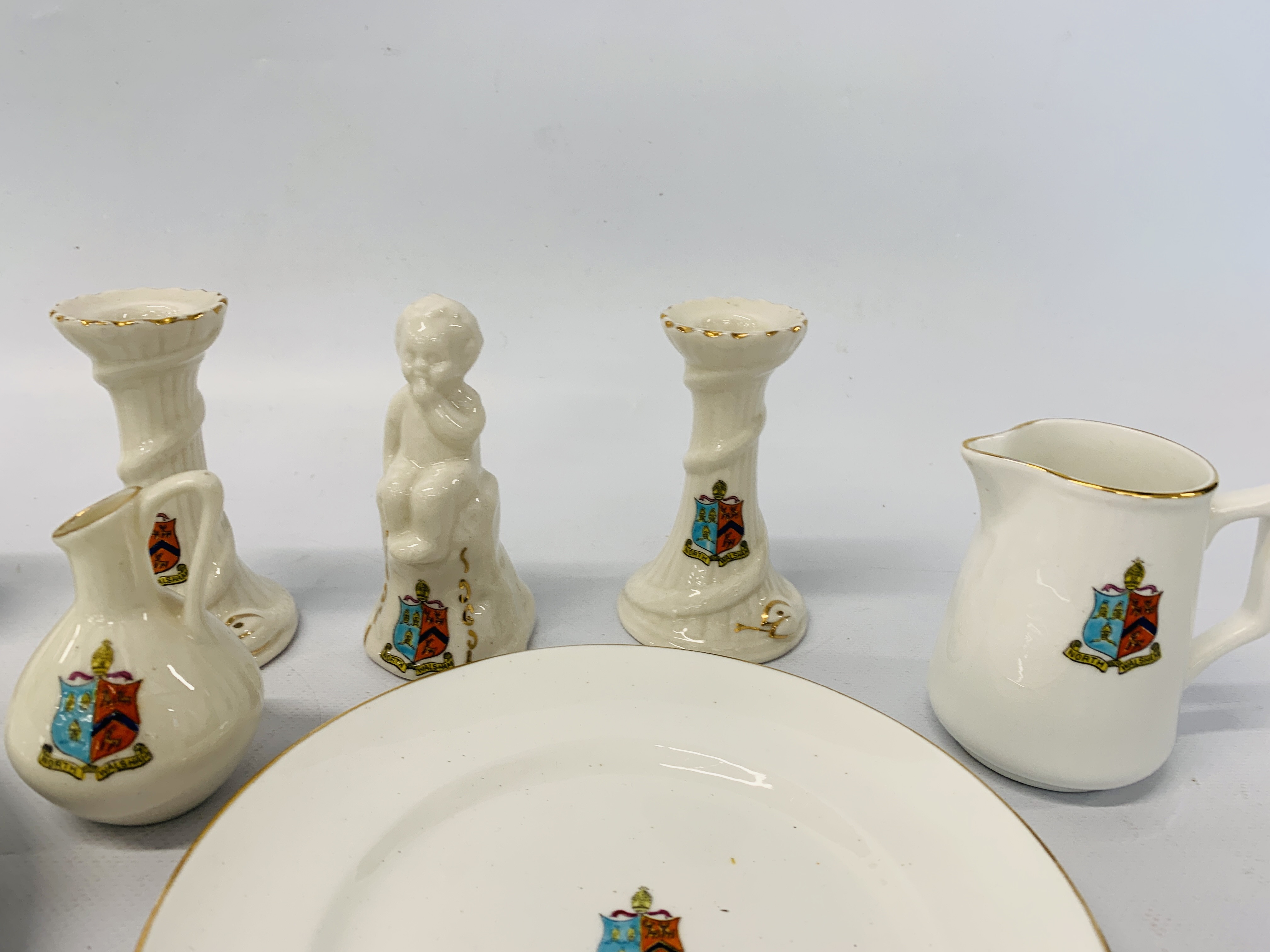 A COLLECTION OF APPROX 16 PIECES OF NORTH WALSHAM CRESTED WARE MARKED FLORENTINE CHINA TO INCLUDE - Image 6 of 11