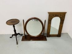 A WALL MIRROR IN HARDWOOD CARVED COUNTRY AND EASTERN STYLE FRAME - W 46CM.