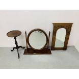 A WALL MIRROR IN HARDWOOD CARVED COUNTRY AND EASTERN STYLE FRAME - W 46CM.