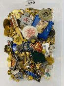 AN EXTENSIVE GROUP OF 100+ COLLECTORS BADGES TO INCLUDE MANY ENAMELLED, GIRL GUIDES, RUPERT, BOEING,