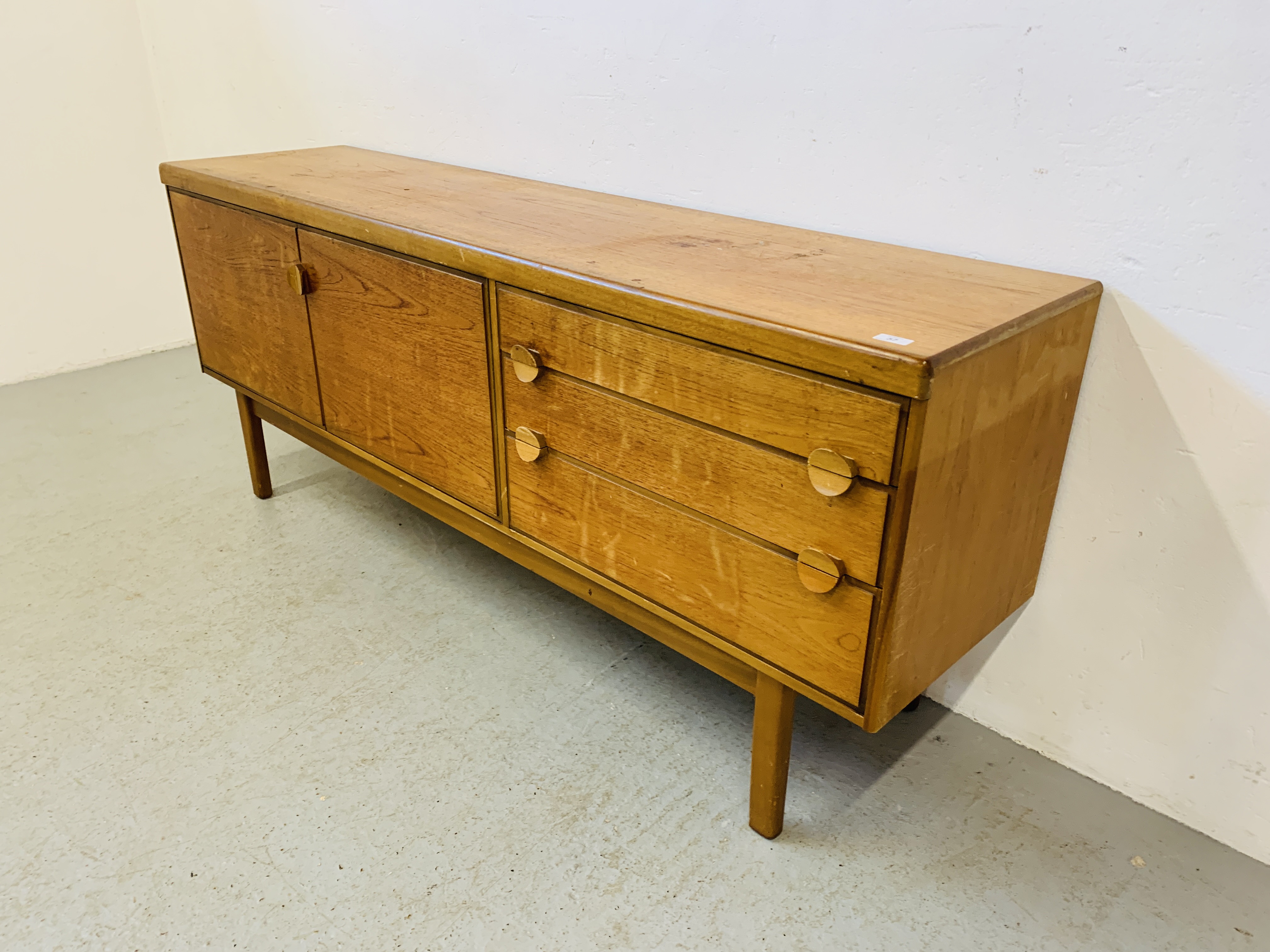 A RETRO TEAK FINISH SIDEBOARD WITH THREE DRAWERS AND TWO CABINET DOORS - LENGTH 184CM. DEPTH 45CM. - Image 4 of 13