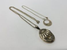 A SILVER OVAL LOCKET ON CHAIN IN A BULLENS OF NORWICH BOX