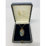 AN OPAL PENDANT,