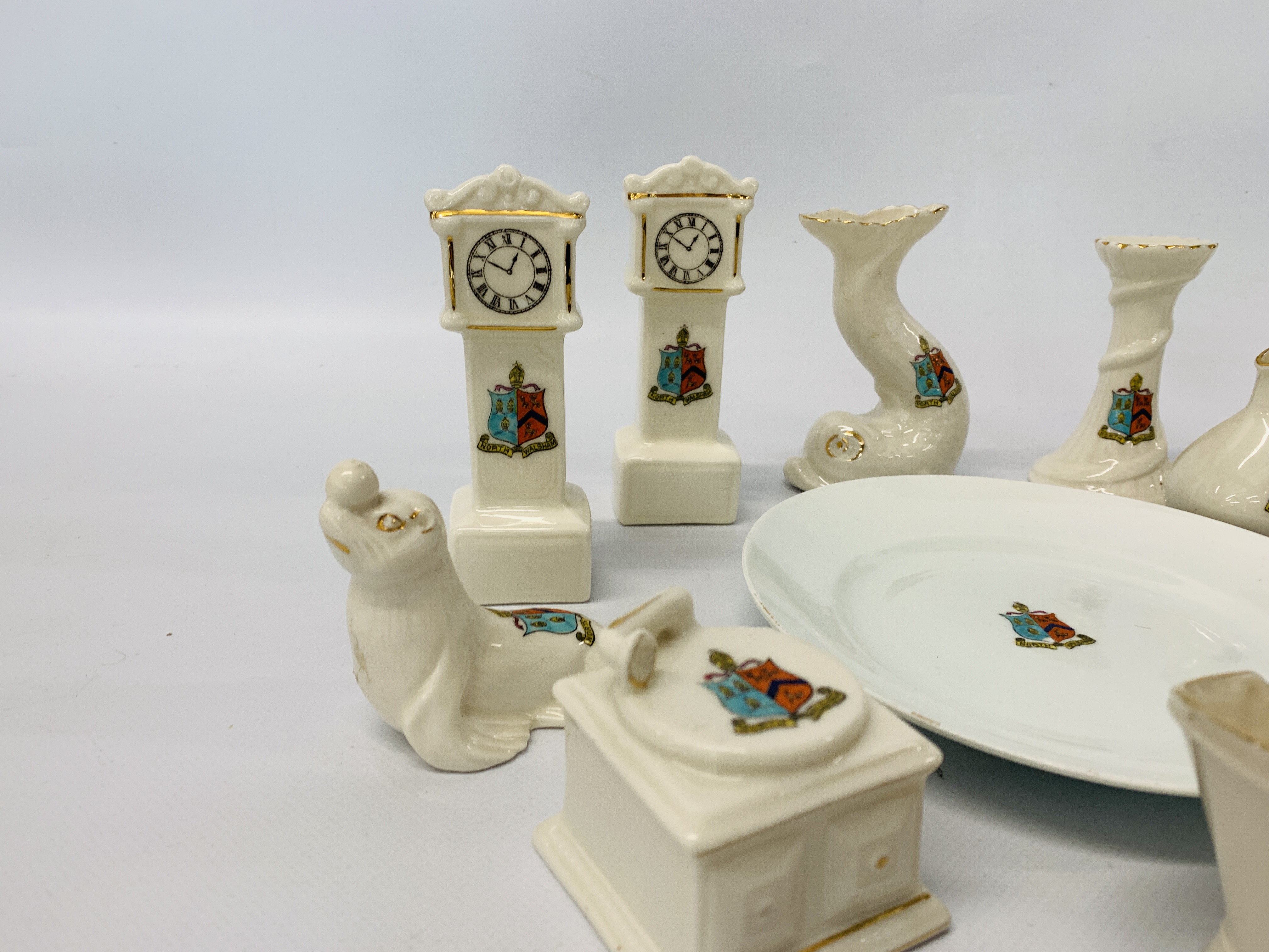A COLLECTION OF APPROX 16 PIECES OF NORTH WALSHAM CRESTED WARE MARKED FLORENTINE CHINA TO INCLUDE - Image 3 of 11
