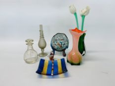 COLLECTION OF GLASS TO INCLUDE VENETIAN GLASS WITH APPLIED SPIRAL - H 20CM,