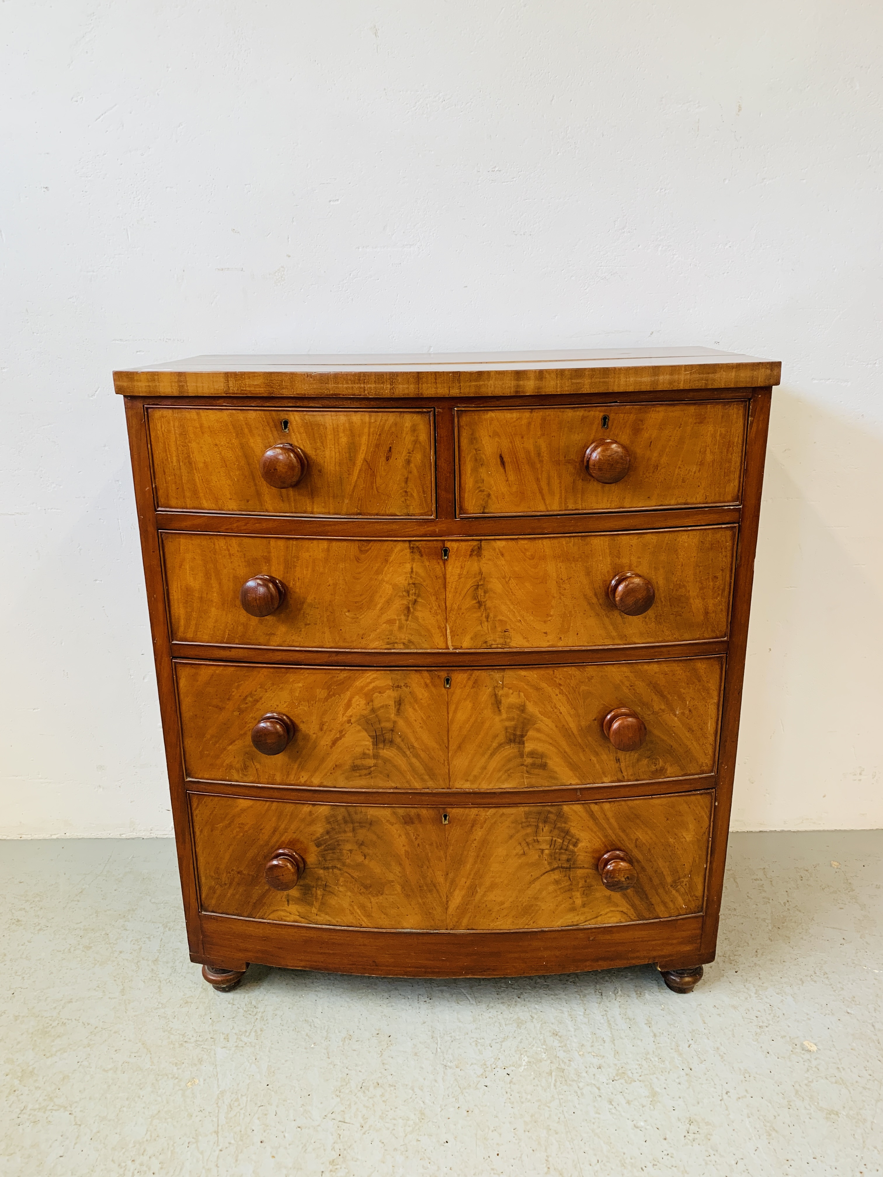 A MAHOGANY TWO OVER THREE BOW FRONTED CHEST OF DRAWERS - W 88CM. D 49CM. H 103CM.