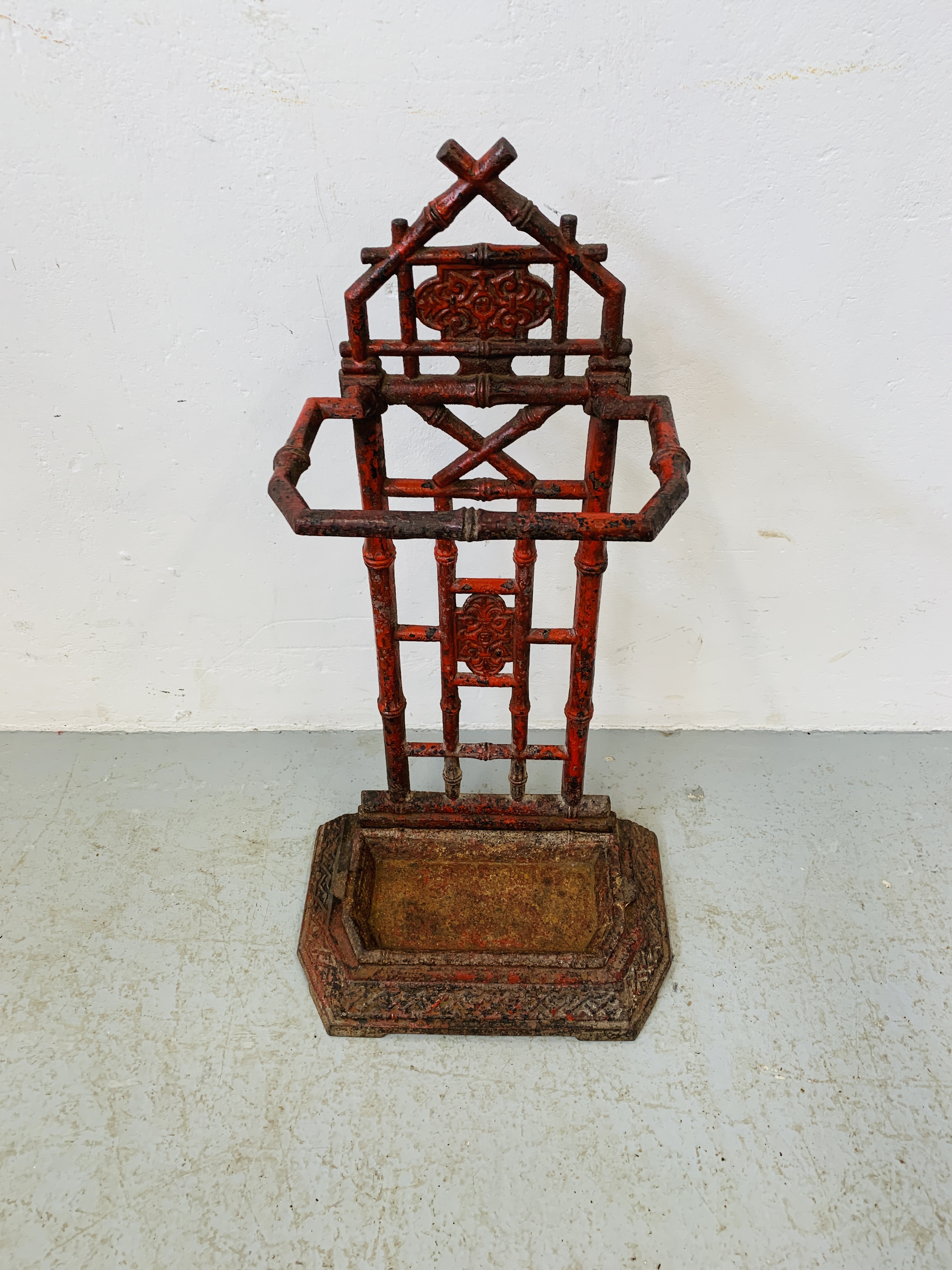ANTIQUE CAST IRON UMBRELLA STAND - BAMBOO DESIGN (FLAKED RED PAINT) H 70CM. - Image 2 of 6
