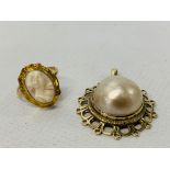 A 10CT GOLD CAMEO RING ALONG WITH A 9CT GOLD PENDANT MOUNTED WITH PEARL