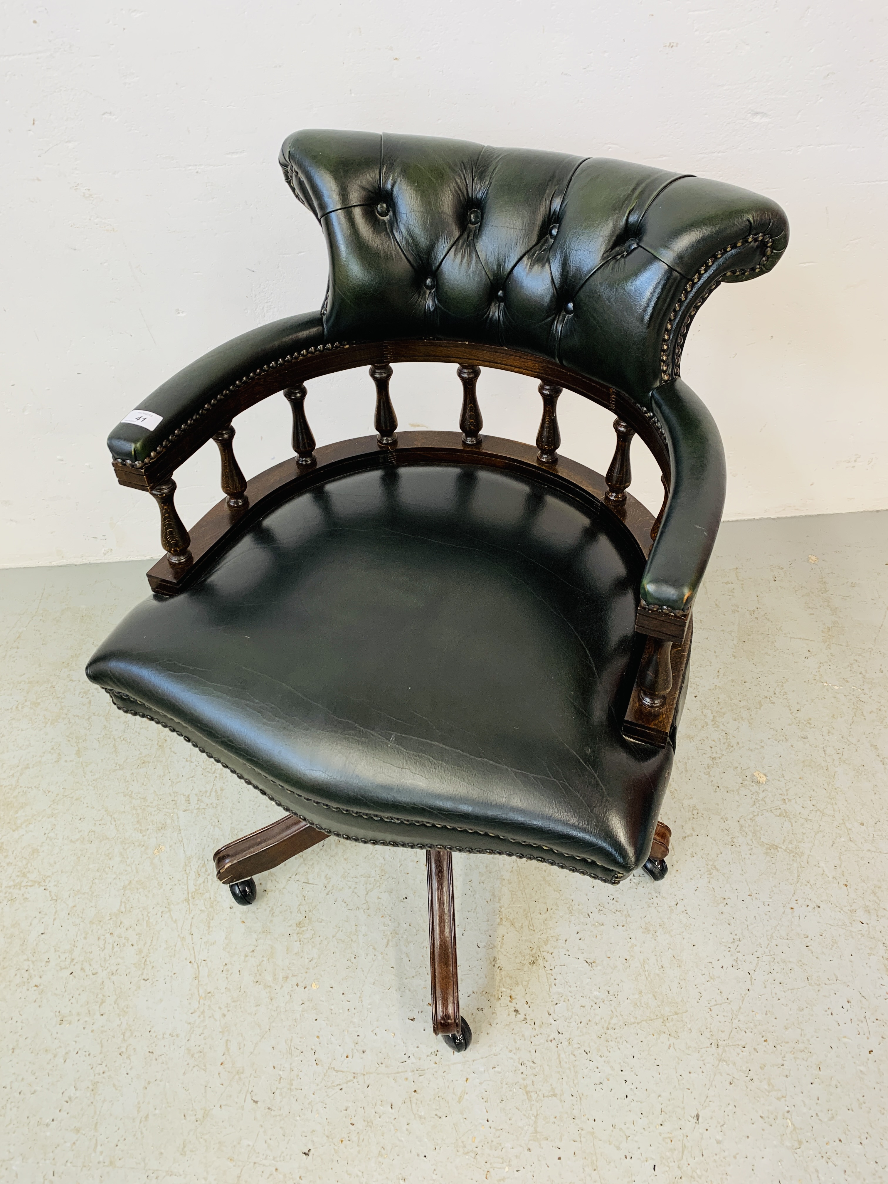 A BOTTLE GREEN BUTTON BACK LEATHER REVOLVING OFFICE CHAIR - Image 2 of 10