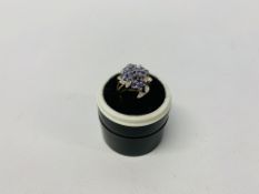 A 9CT GOLD DESIGNER RING SET WITH LAVENDER BLUE AND WHITE STONES