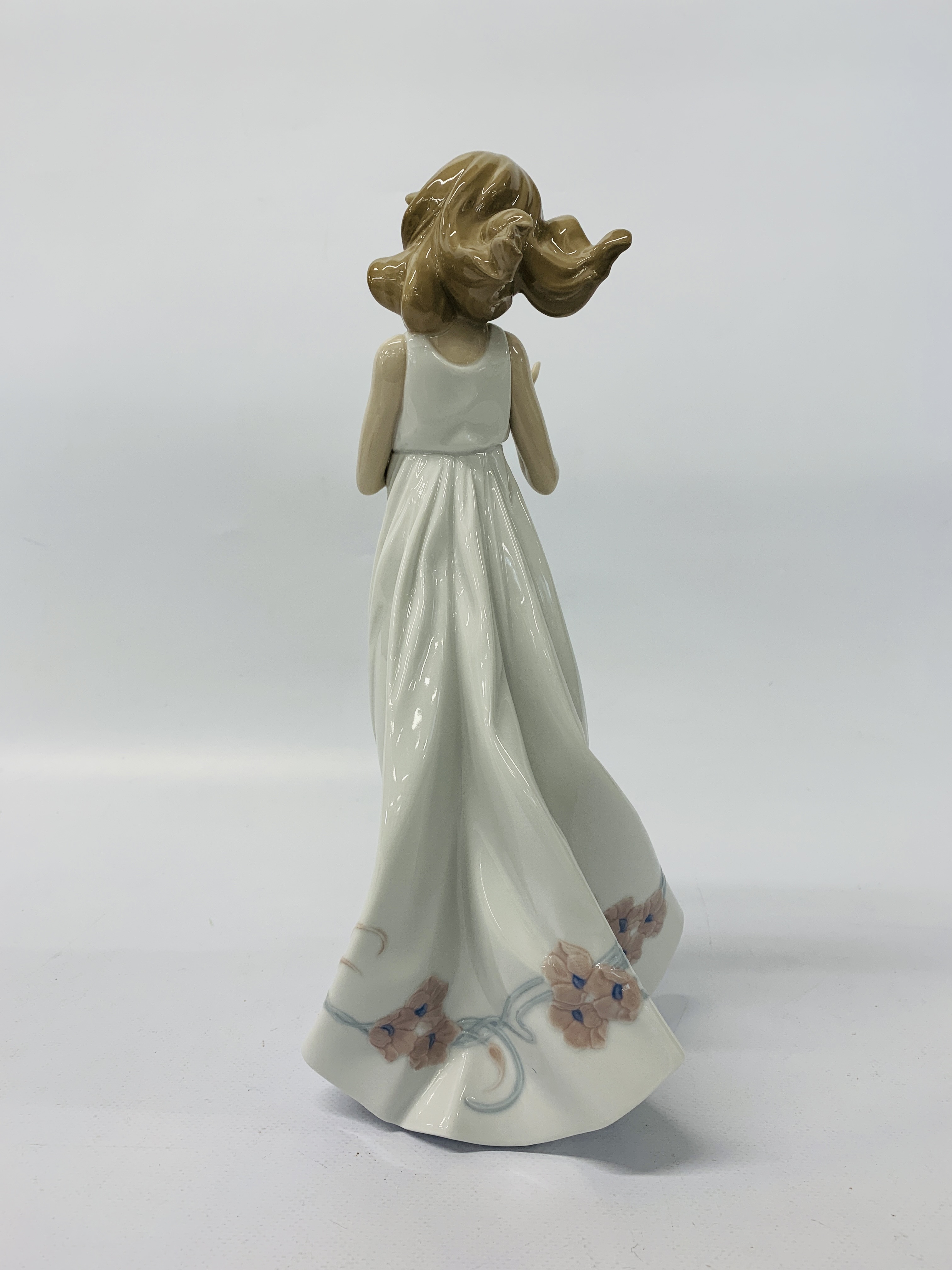 LLADRO FIGURINE 6777 "BUTTERFLY TREASURES" 32 CM. - Image 3 of 7