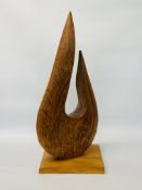 AN OAK ABSTRACT SCULPTURE OF "U" SHAPED FORM - HEIGHT 83 CM.