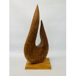 AN OAK ABSTRACT SCULPTURE OF "U" SHAPED FORM - HEIGHT 83 CM.