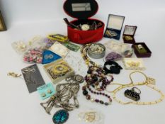 BOX OF COSTUME JEWELLERY TO INCLUDE BEADS AND BROOCHES TOGETHER WITH A BOX OF MIXED LADIES AND