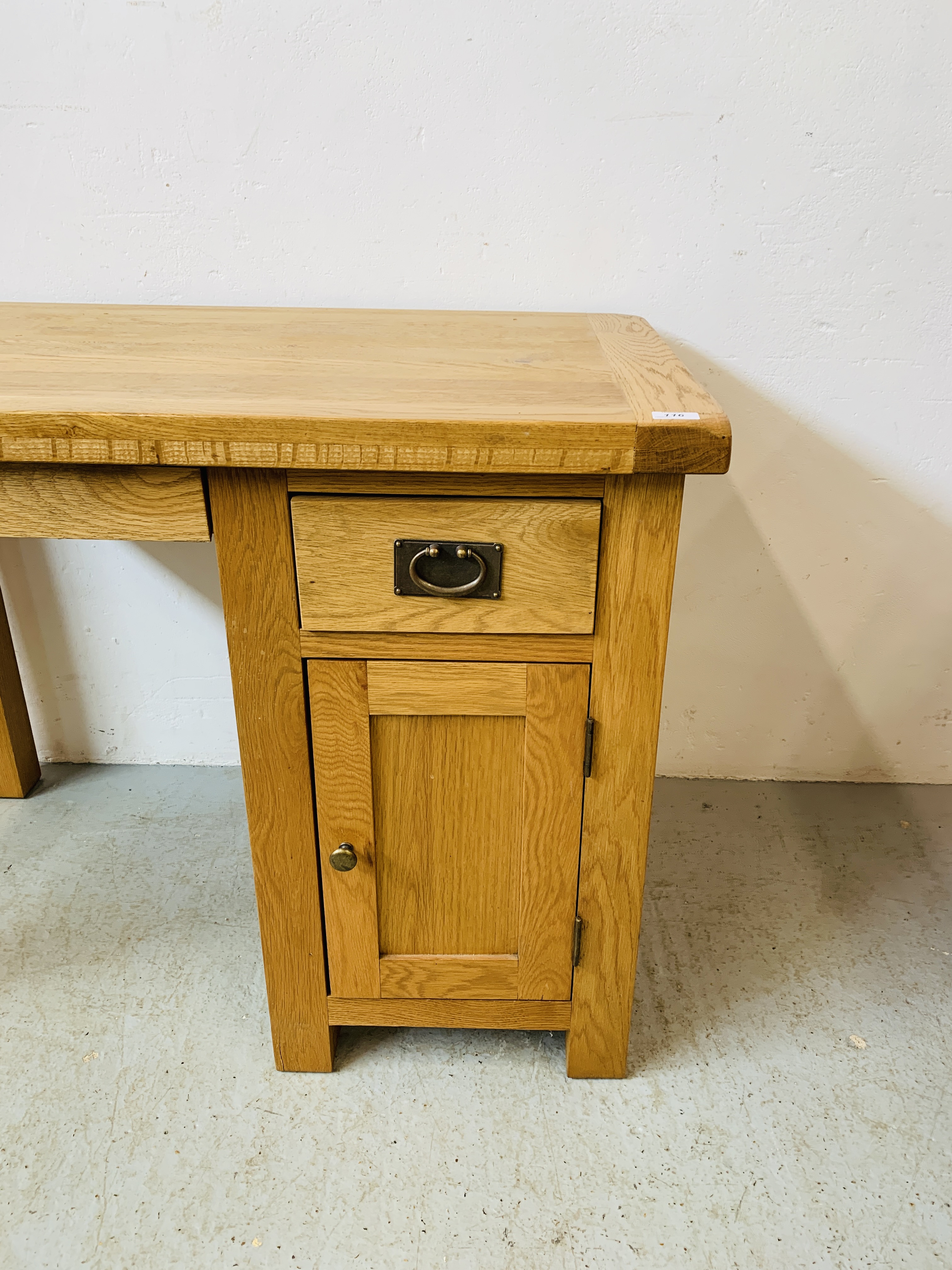 A MODERN LIGHT OAK SINGLE PEDESTAL COMPUTER DESK - W 110CM. D 65CM. H 80CM. - Image 4 of 9