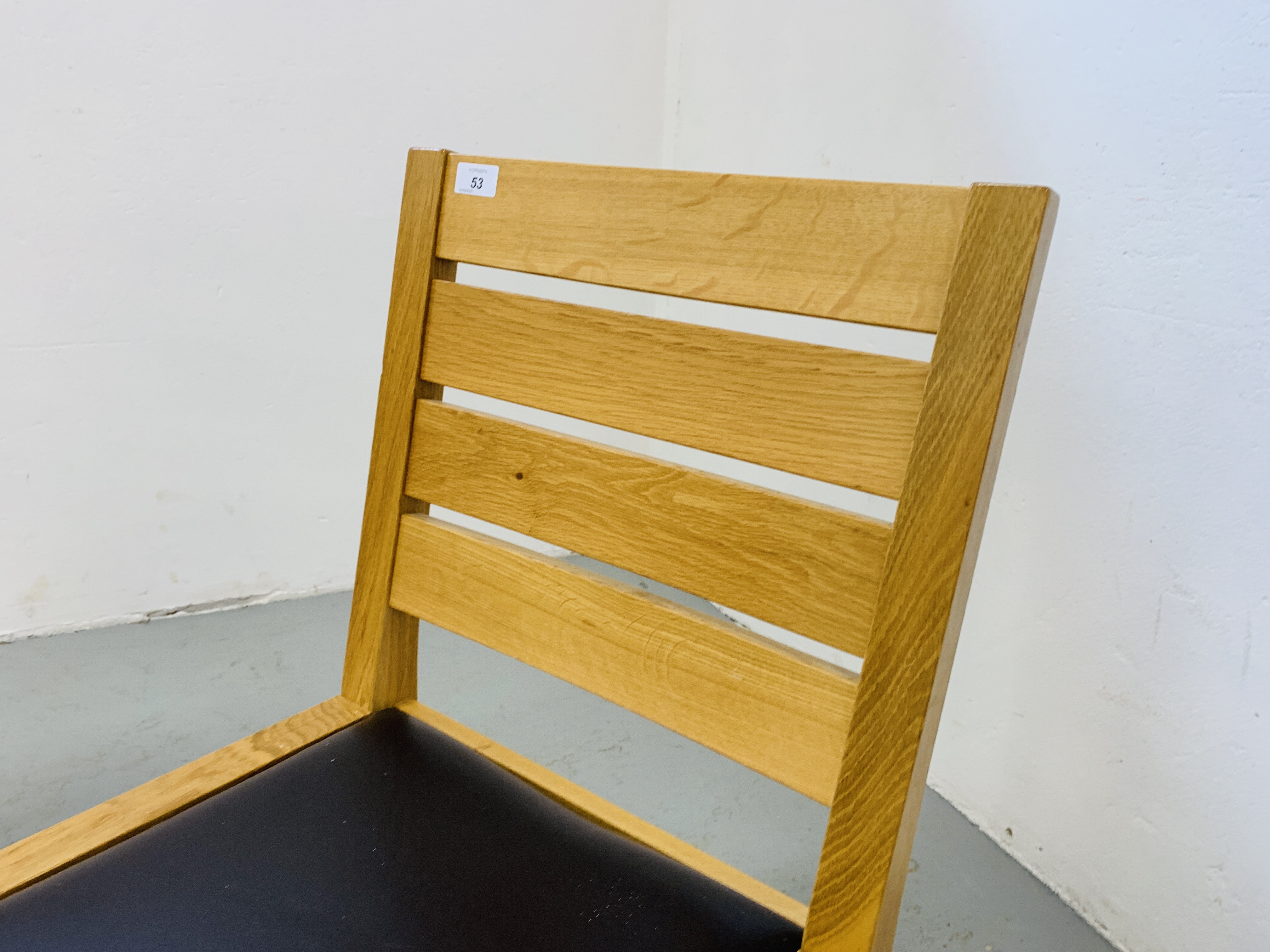 A PAIR OF LIGHT OAK MODERN SIDE CHAIRS - Image 6 of 9