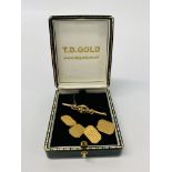 A PAIR OF 9CT GOLD CUFFLINKS AND 9CT GOLD BROOCH