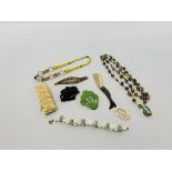 BOX OF VINTAGE JEWELLERY TO INCLUDE GLASS BEADS, ARTS & CRAFTS STYLE BROOCH, HAIR CLIP,