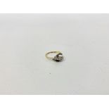 A THREE STONE DIAMOND RING MARKED 18CT