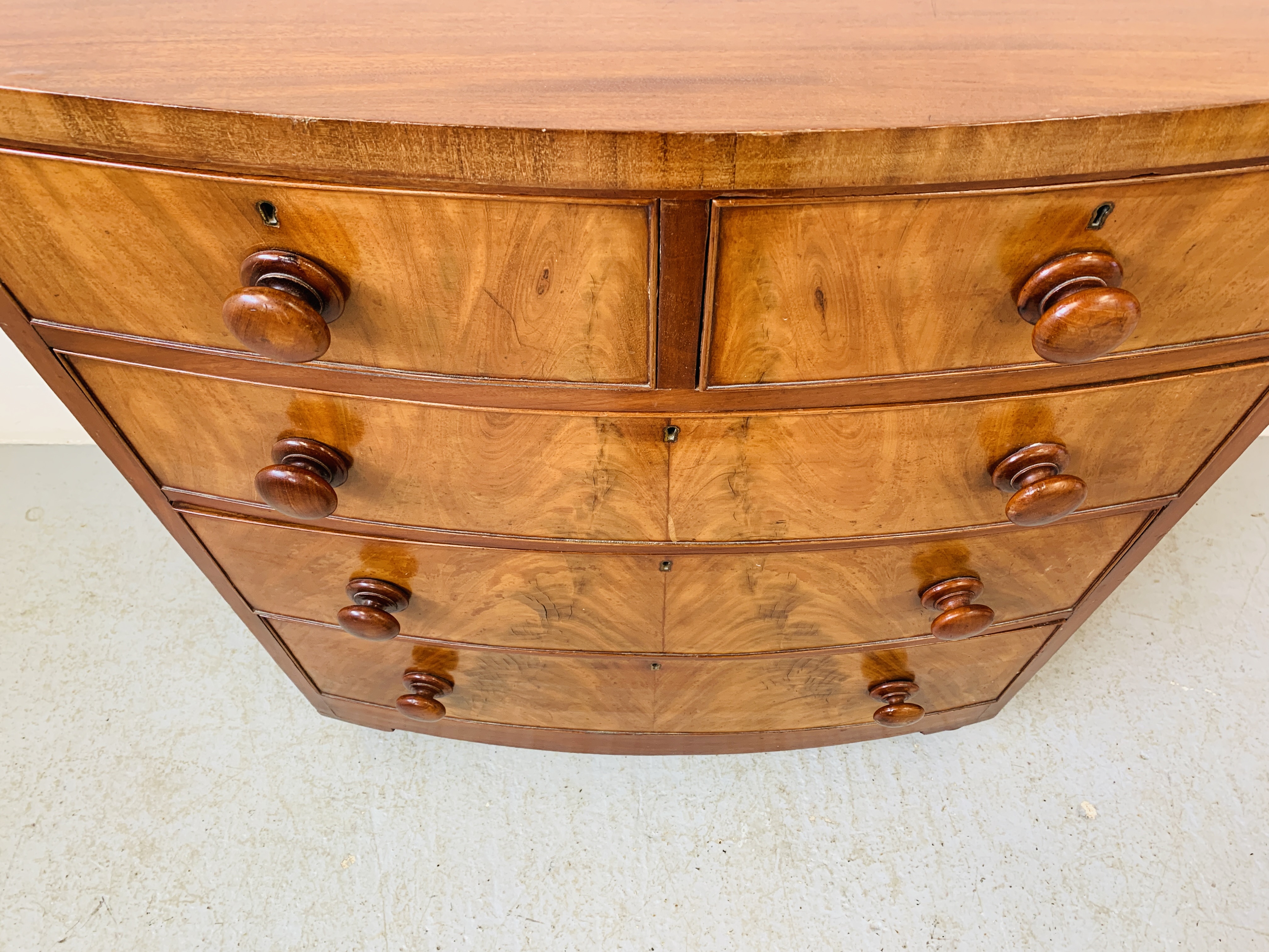 A MAHOGANY TWO OVER THREE BOW FRONTED CHEST OF DRAWERS - W 88CM. D 49CM. H 103CM. - Image 11 of 11