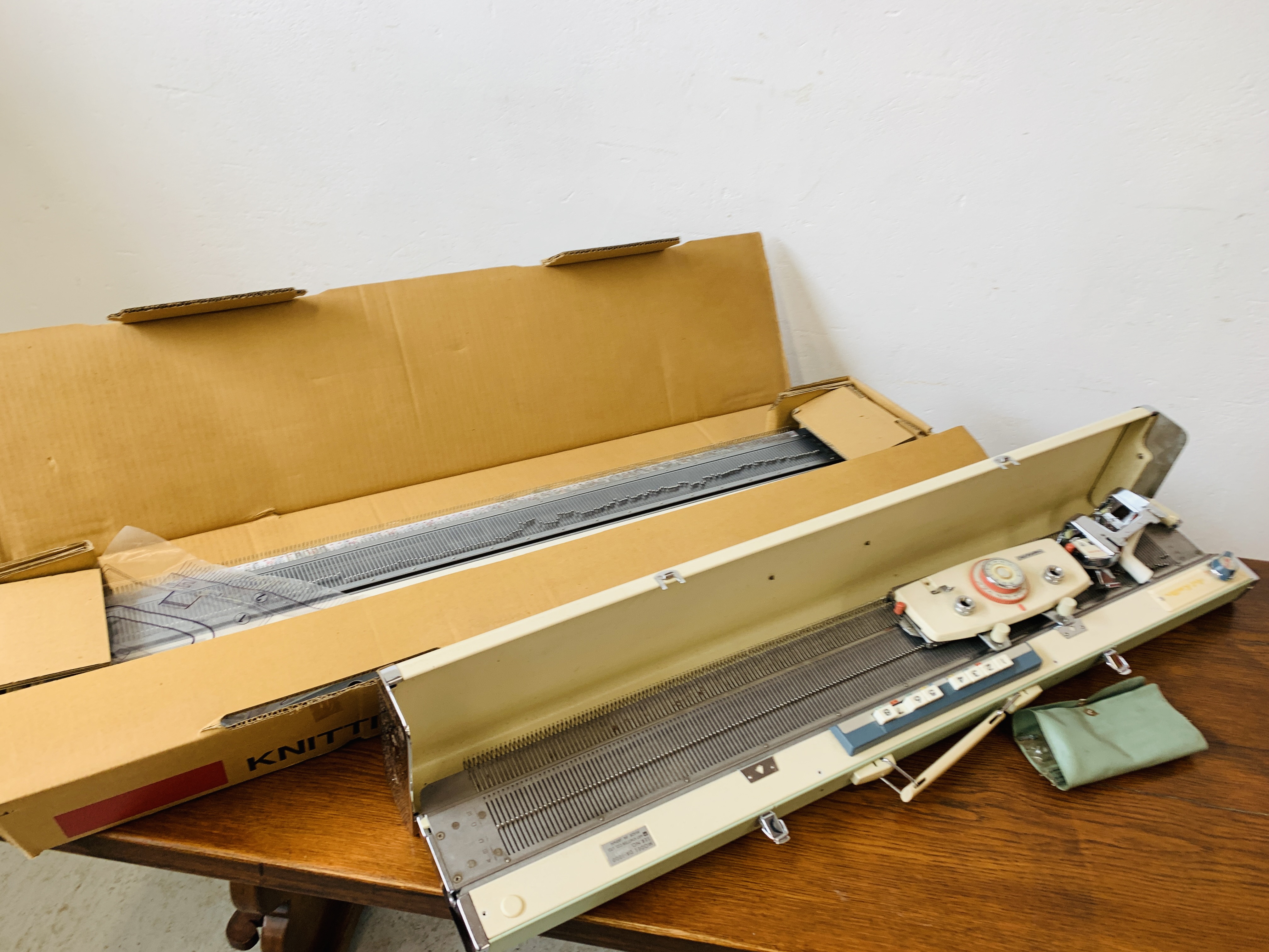 ART KITTEN KNITTING MACHINE MODE DX-1000 SERIAL NO. 97009 + BROTHER KNITTING MACHINE MODEL KH - 890.