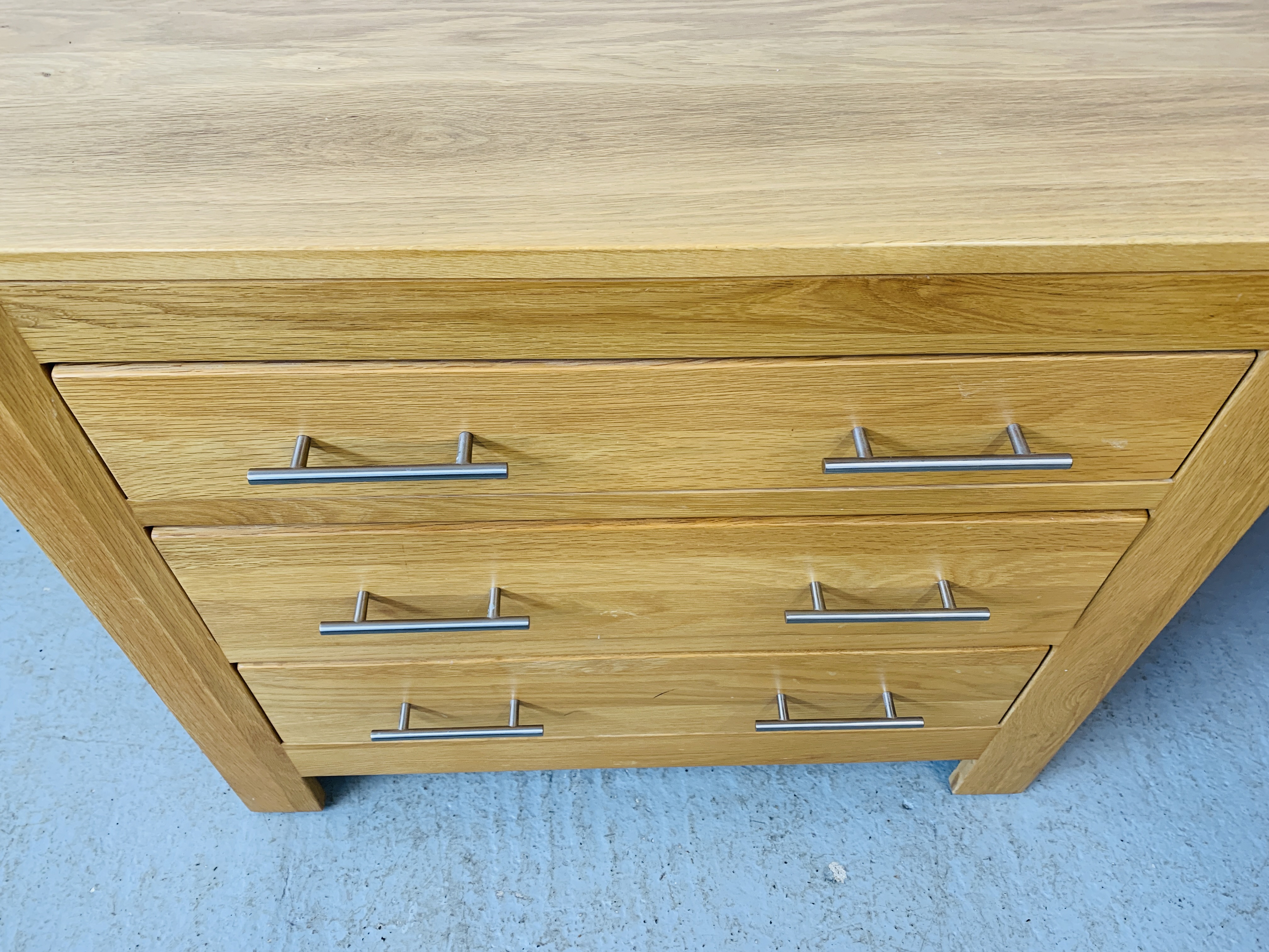 A MODERN LIGHT OAK THREE DRAWER CHEST - W 86CM. D 45CM. H 77CM. - Image 8 of 8