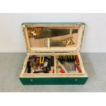 A GREEN CARPENTRY TOOL CHEST AND CONTENTS TO INCLUDE CHISELS, RASPS, SQUARES, GAUGES, REBATE PLANE,