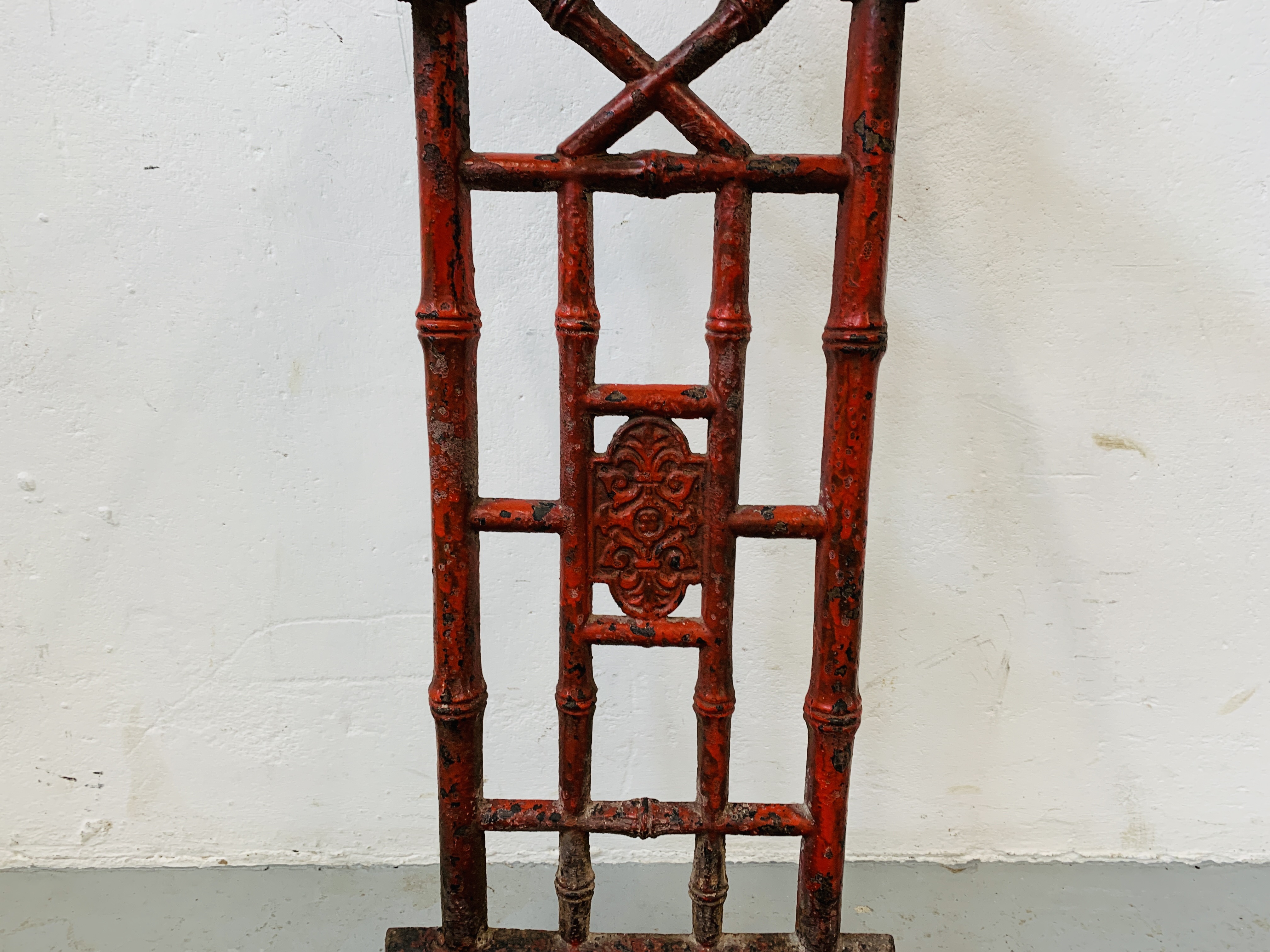 ANTIQUE CAST IRON UMBRELLA STAND - BAMBOO DESIGN (FLAKED RED PAINT) H 70CM. - Image 4 of 6