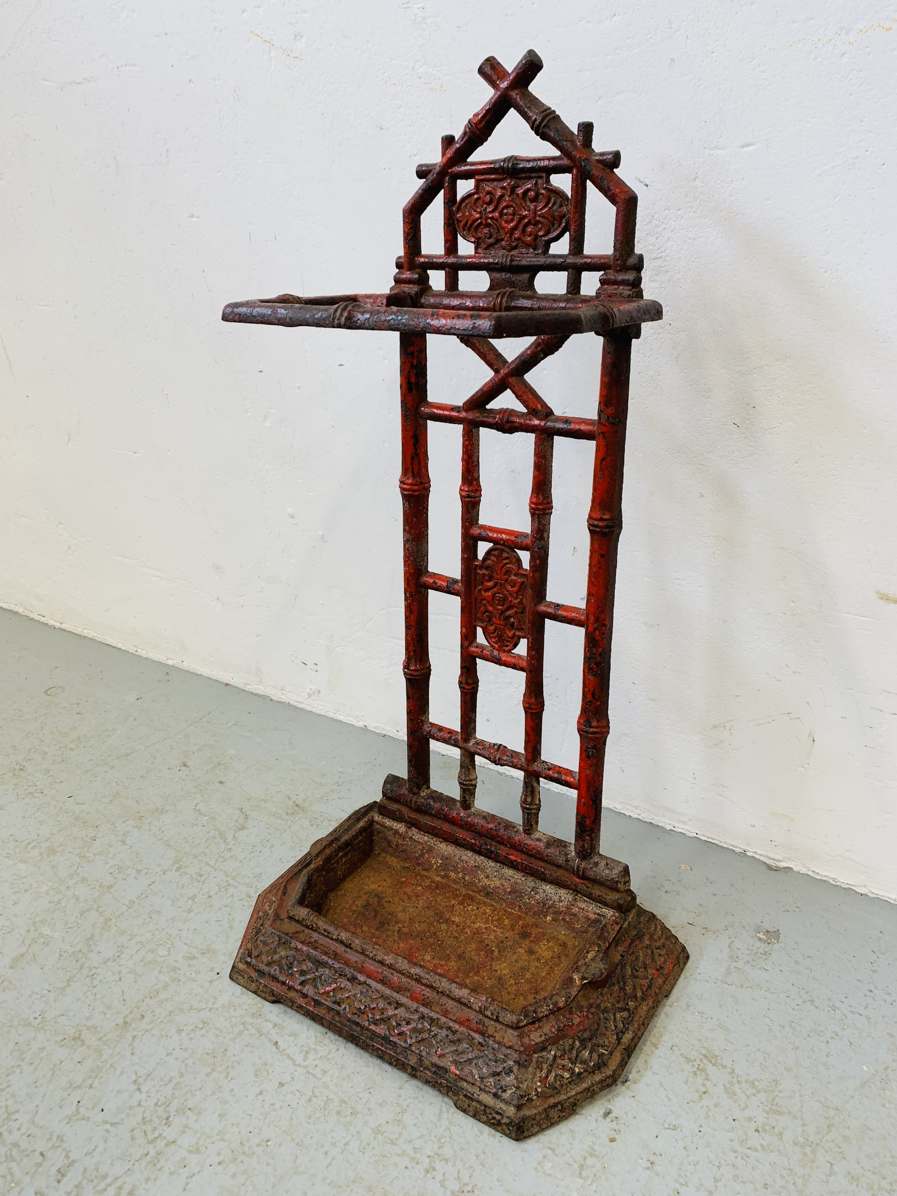 ANTIQUE CAST IRON UMBRELLA STAND - BAMBOO DESIGN (FLAKED RED PAINT) H 70CM. - Image 6 of 6