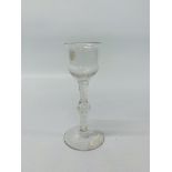 A GEORGIAN OPAQUE TWIST GLASS WITH KNOT STEM - 15 CM.