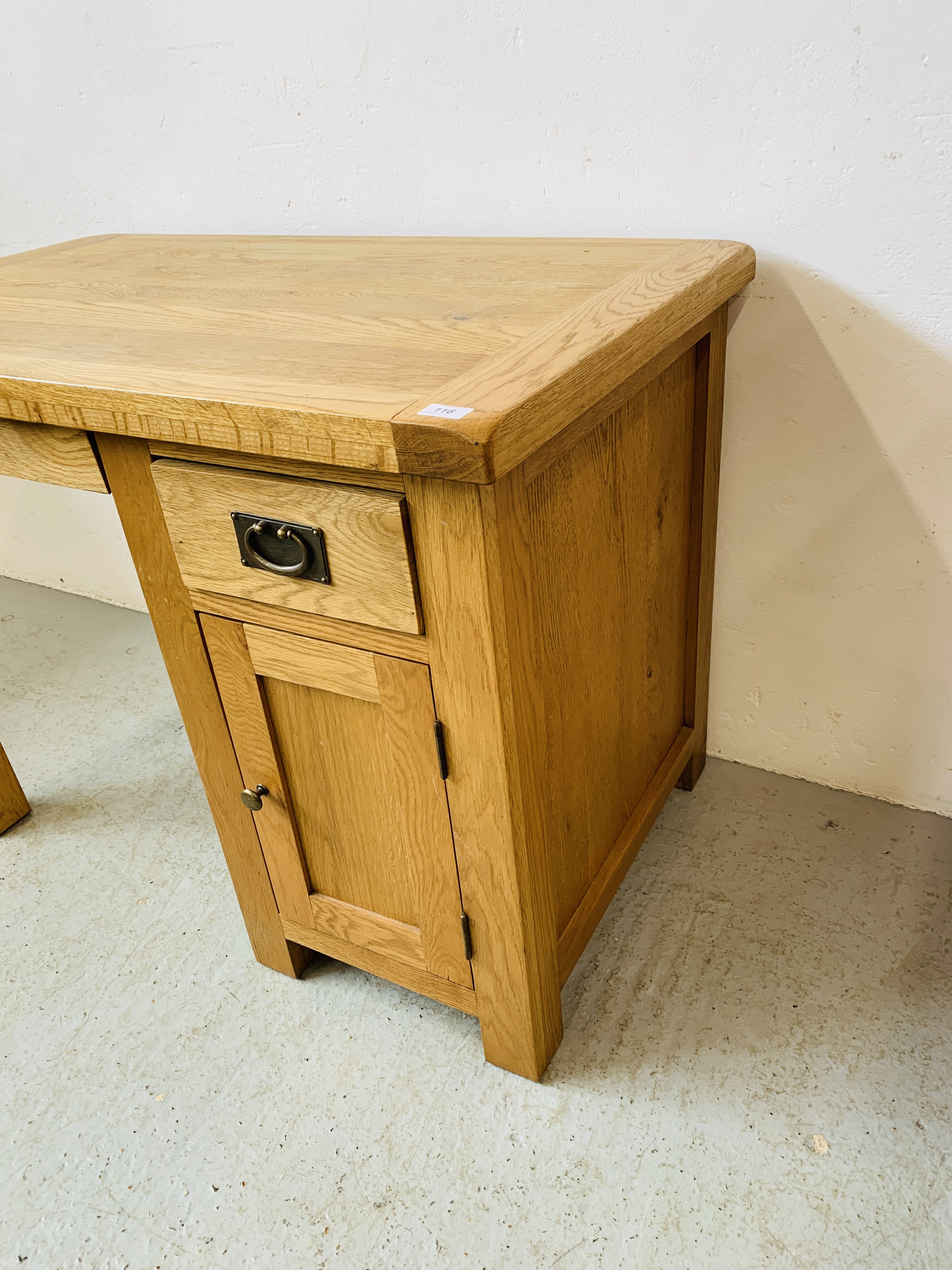 A MODERN LIGHT OAK SINGLE PEDESTAL COMPUTER DESK - W 110CM. D 65CM. H 80CM. - Image 3 of 9