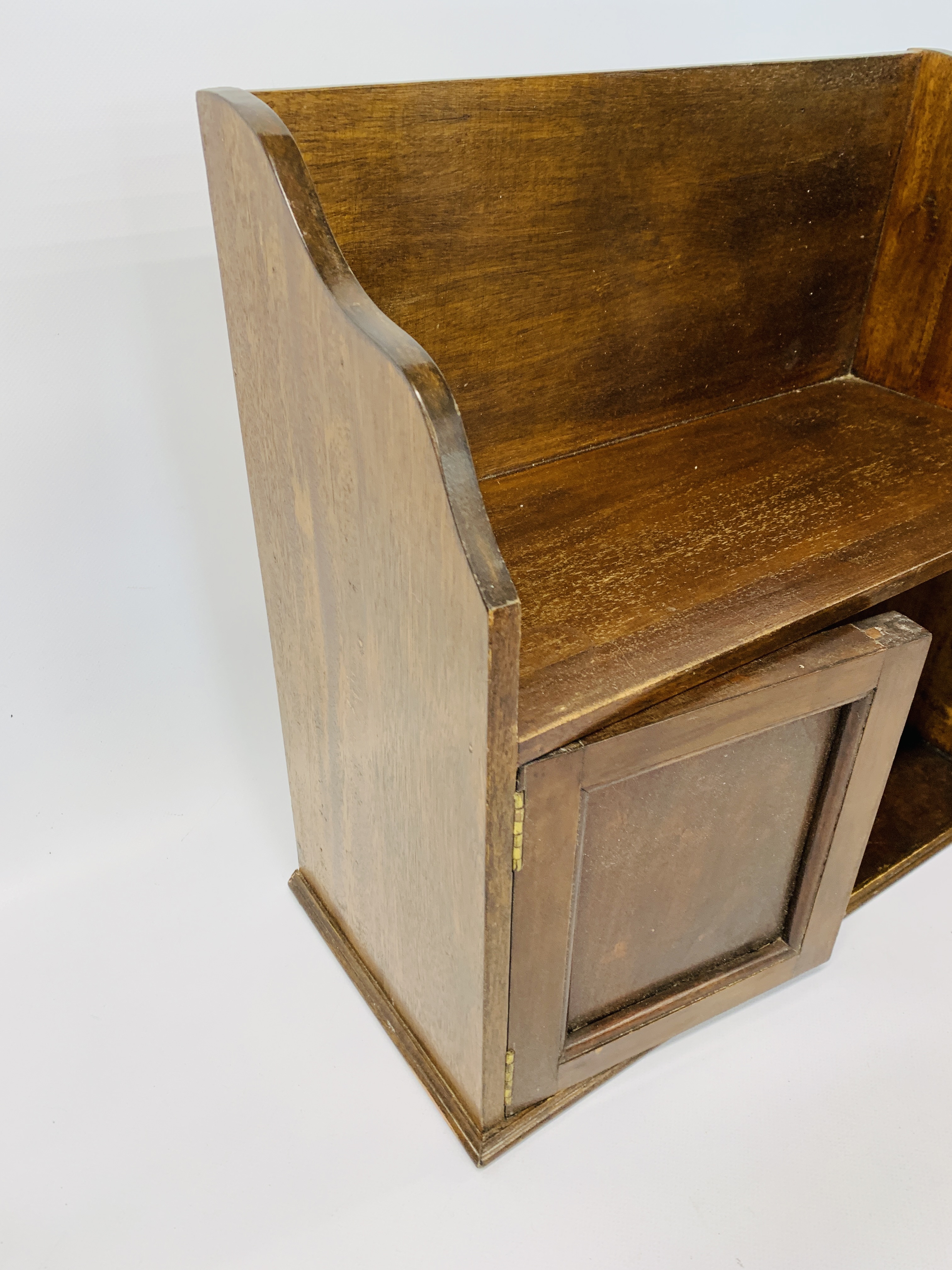 CARVED OAK WALL BRACKET ALONG WITH A VINTAGE MAHOGANY WALL CABINET - Image 5 of 8