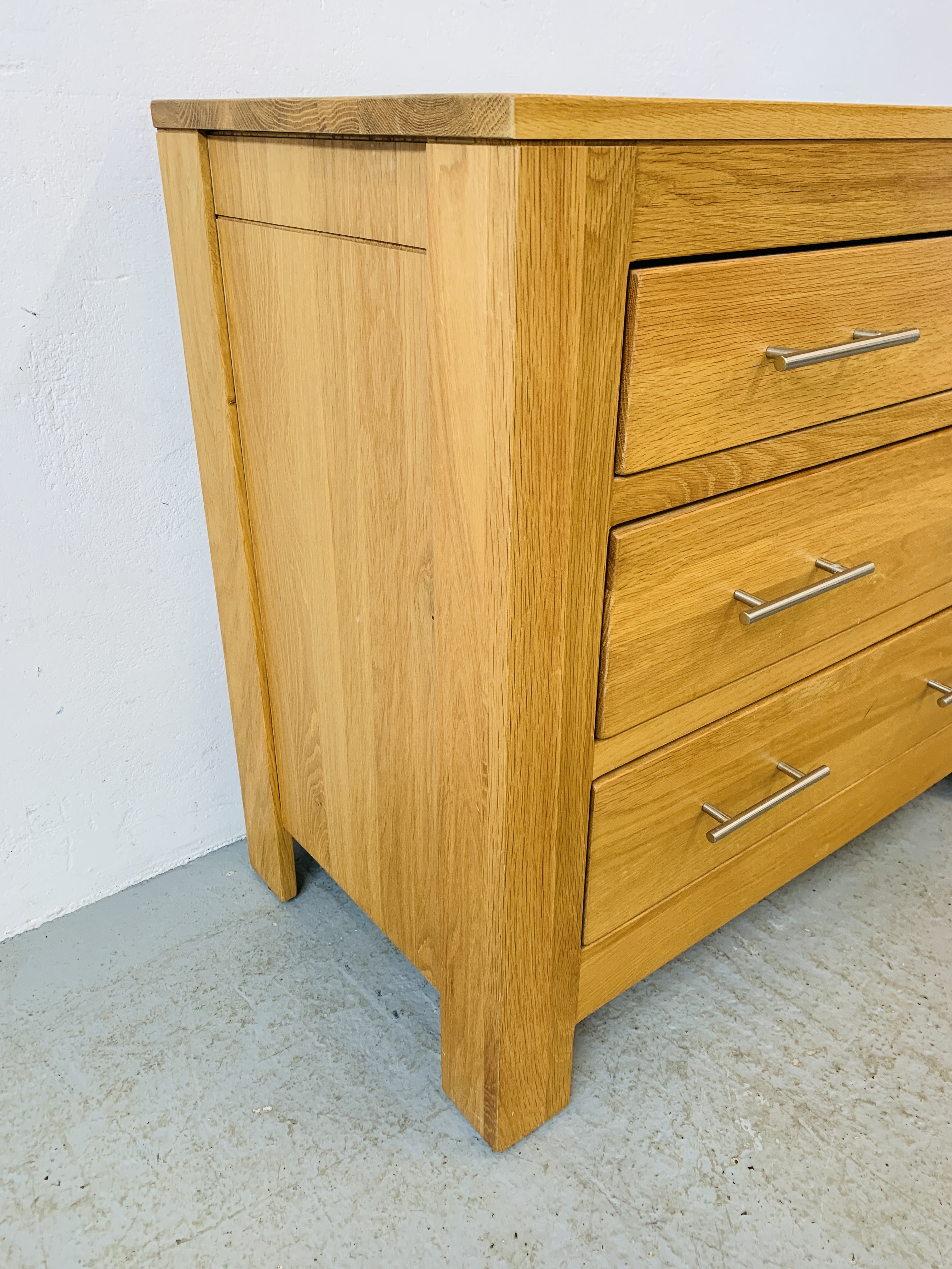 A MODERN LIGHT OAK THREE DRAWER CHEST - W 86CM. D 45CM. H 77CM. - Image 5 of 8