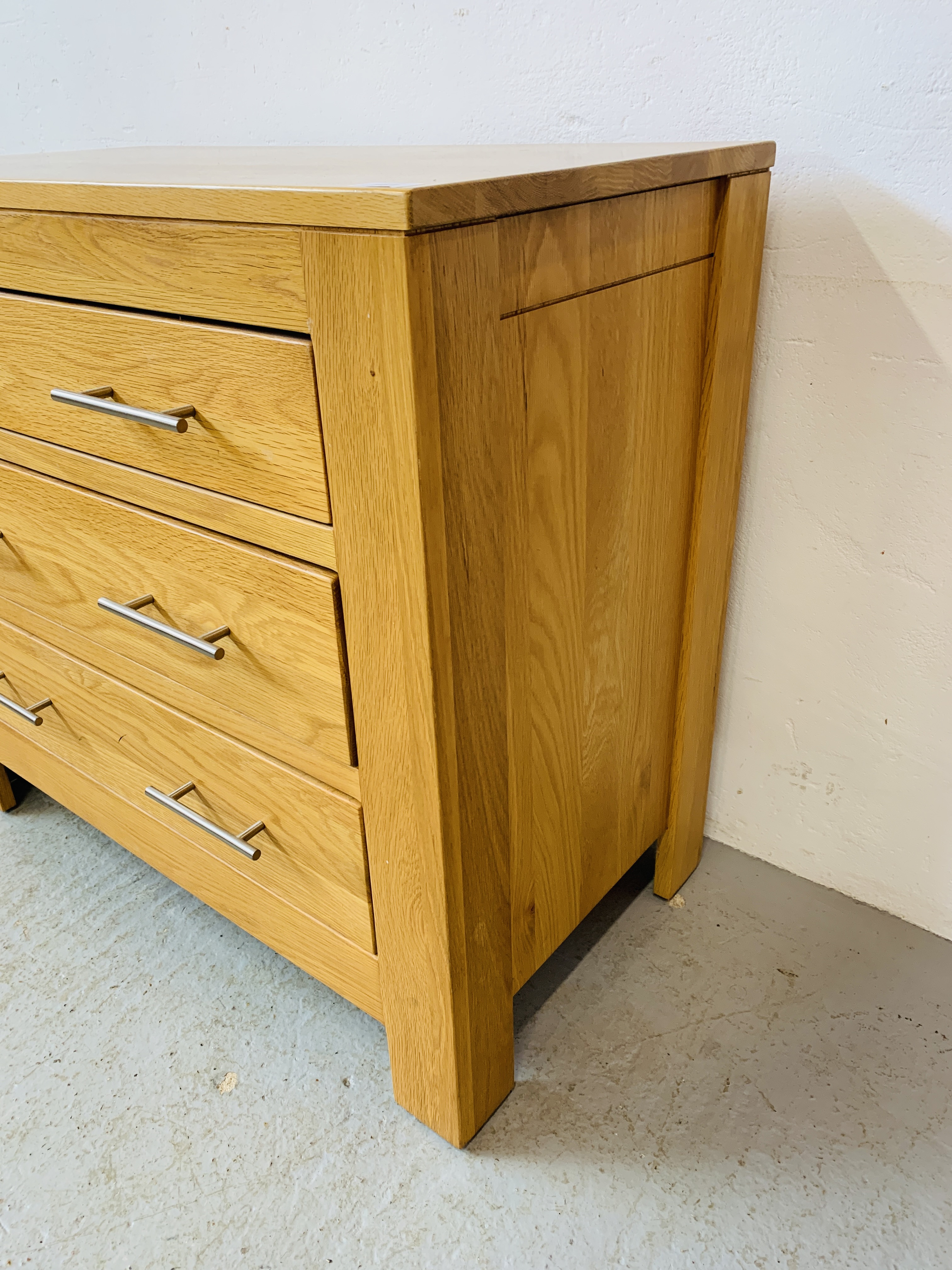 A MODERN LIGHT OAK THREE DRAWER CHEST - W 86CM. D 45CM. H 77CM. - Image 4 of 8