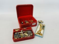 VINTAGE LEATHER BOUND JEWELLERY BOX AND CONTENTS TO INCLUDE ENAMELLED BRACELET BROOCHES,