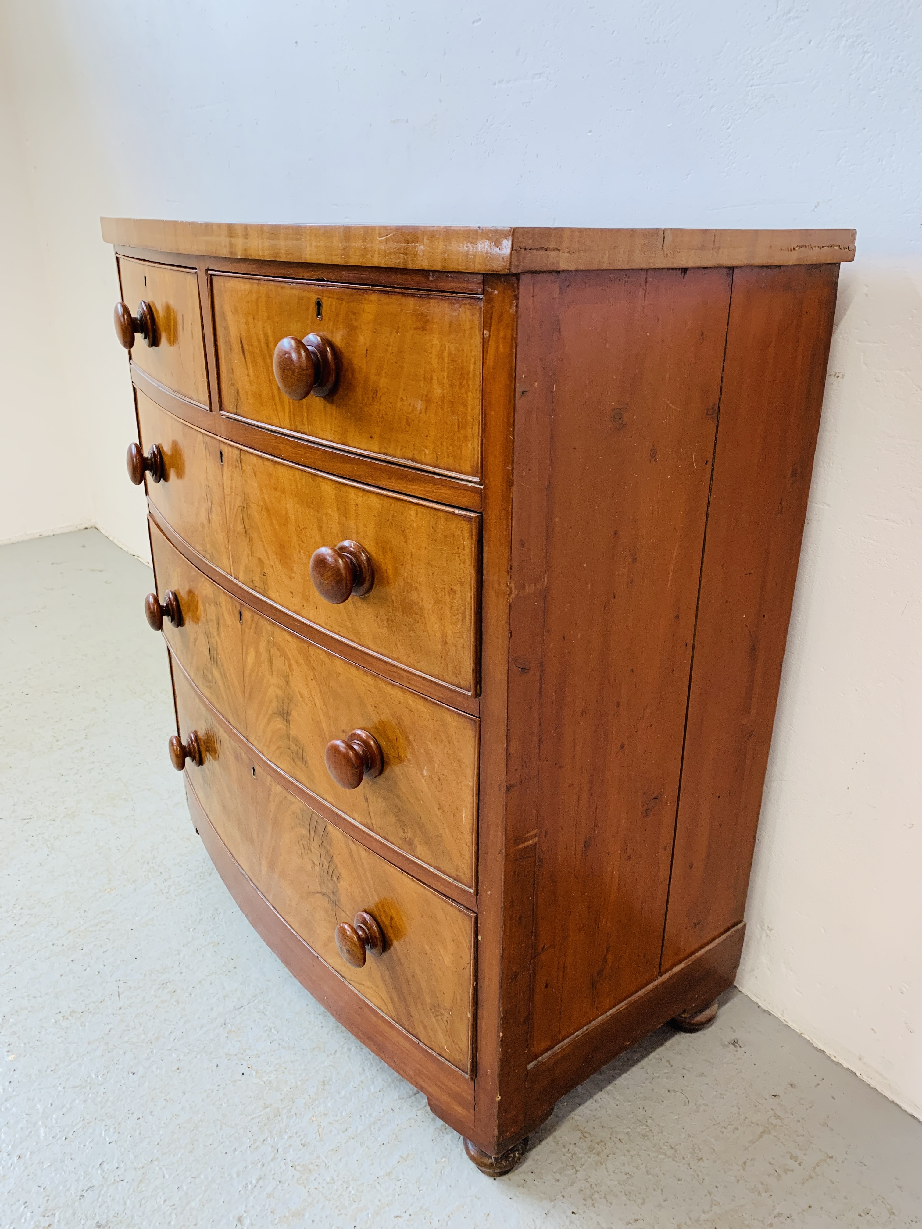 A MAHOGANY TWO OVER THREE BOW FRONTED CHEST OF DRAWERS - W 88CM. D 49CM. H 103CM. - Image 8 of 11