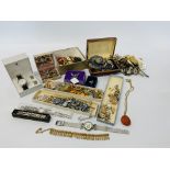 LARGE BOX OF MIXED COSTUME AND VINTAGE JEWELLERY TO INCLUDE EARRINGS, BEADS,