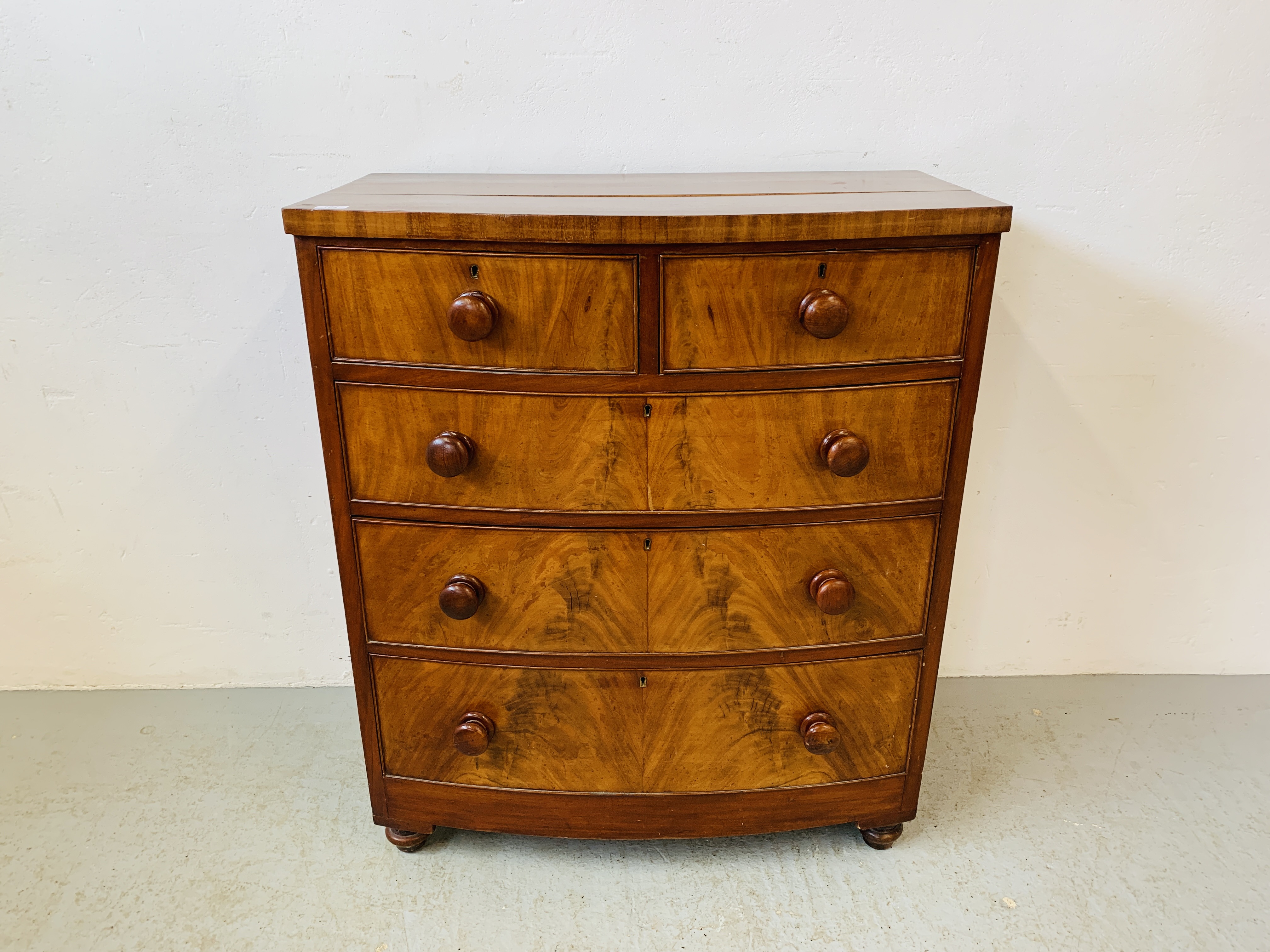 A MAHOGANY TWO OVER THREE BOW FRONTED CHEST OF DRAWERS - W 88CM. D 49CM. H 103CM. - Image 2 of 11