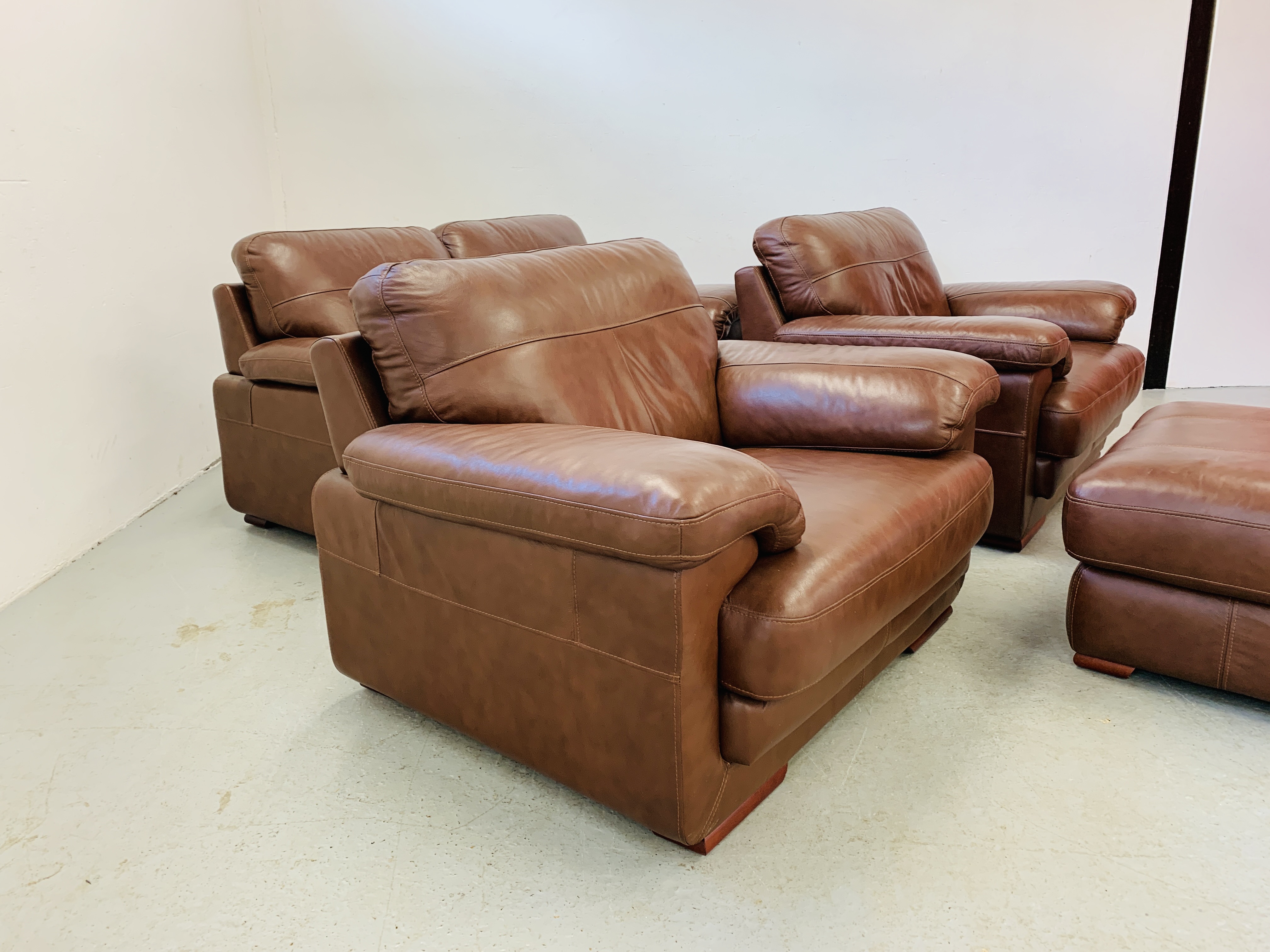 A GOOD QUALITY TAN LEATHER THREE PIECE LOUNGE SUITE WITH MATCHING POUFFE - Image 10 of 17