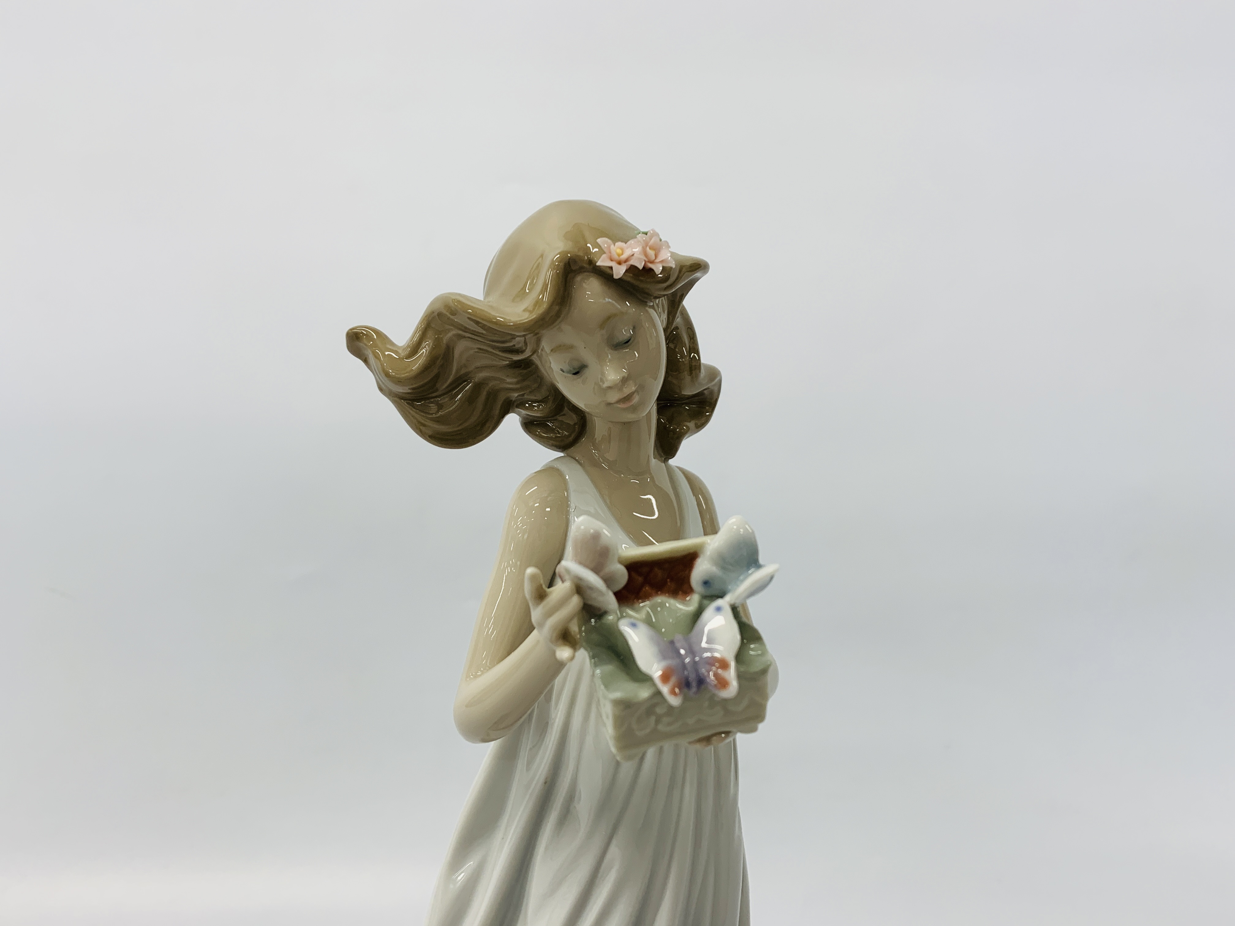 LLADRO FIGURINE 6777 "BUTTERFLY TREASURES" 32 CM. - Image 5 of 7