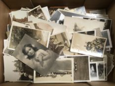 BOX CONTAINING EDWARDIAN AND LATER DATE POSTCARDS AND PHOTOS