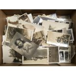 BOX CONTAINING EDWARDIAN AND LATER DATE POSTCARDS AND PHOTOS