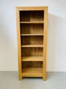 A MODERN LIGHT OAK FULL HEIGHT OPEN BOOKSHELF - W 70CM. D 40CM. H 176CM.