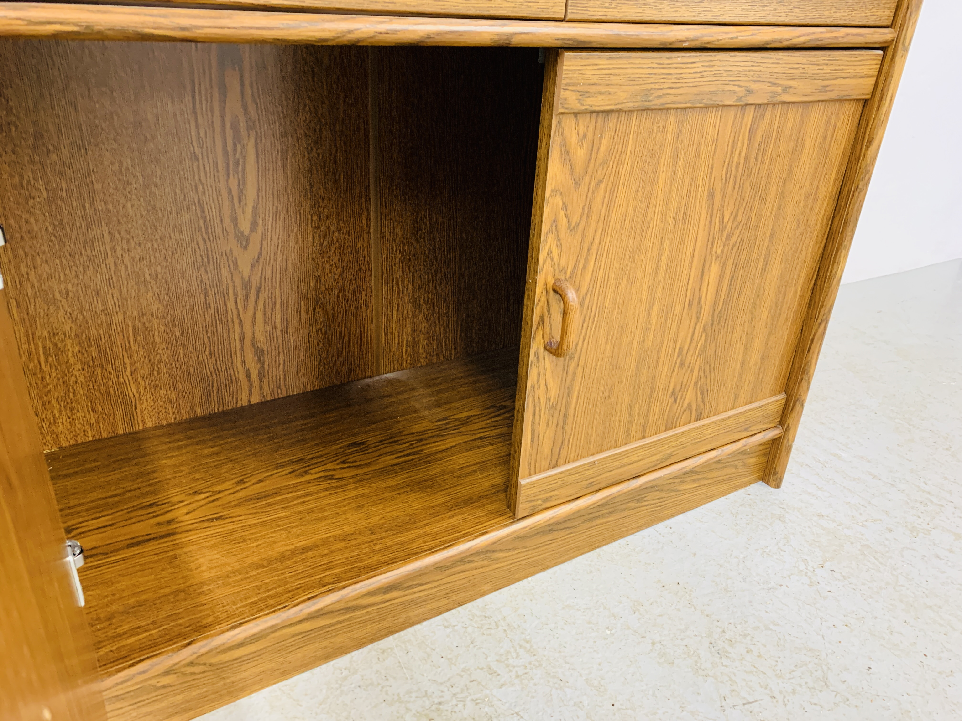 AN OAK EFFECT FINISH PART GLAZED DISPLAY CABINET - W 91CM. D 40CM. H 182CM. - Image 6 of 6