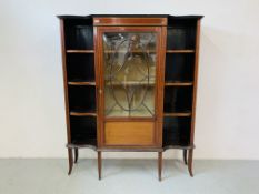 AN EDWARDIAN MAHOGANY CABINET THE CENTRAL GLAZED DISPLAY FLANKED BY SHELVES W 142CM, H 168CM,