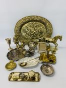 COLLECTION OF DECORATIVE BRASS AND SILVER PLATED WARES TO INCLUDE BRASS HORSE, CHAMBER STICK,