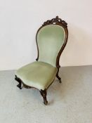 A VICTORIAN MAHOGANY SPOON BACK EASY CHAIR WITH GREEN VELOUR UPHOLSTERY
