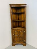 A QUALITY OAK TITCHMARSH AND GOODWIN CORNER CABINET WITH SHELVED TOP W 65CM,